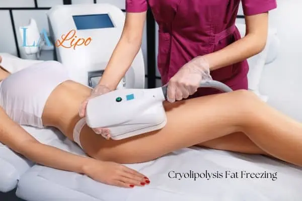 Woman receiving coolsculpting Lincoln treatment on her thighs